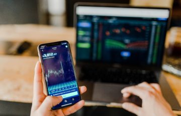 Man using insider trading tip Attorney Ben Stechschulte