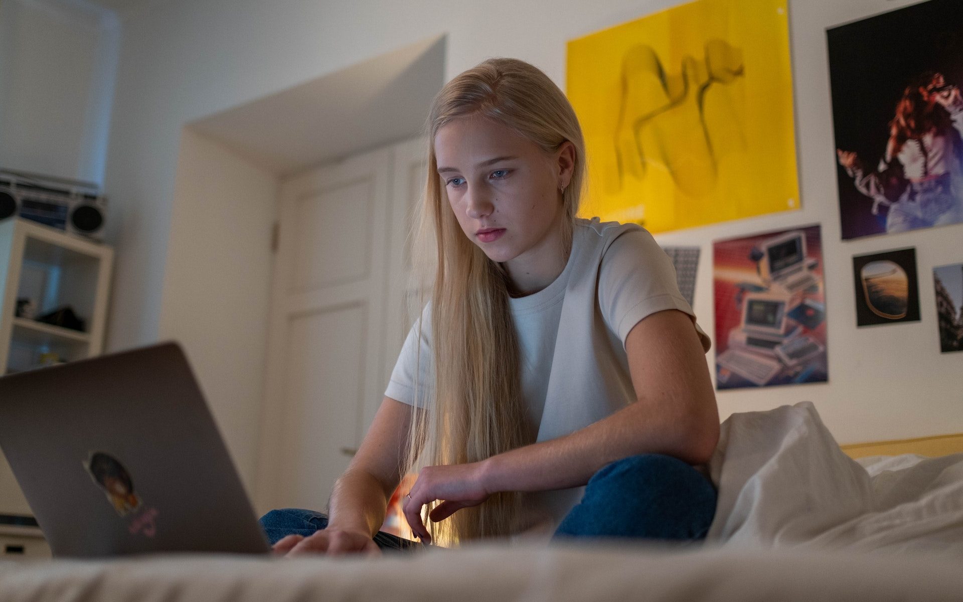 teenager looking at computer-Stechschulte Nell Law